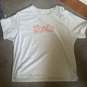 Levi’s tee with flower print